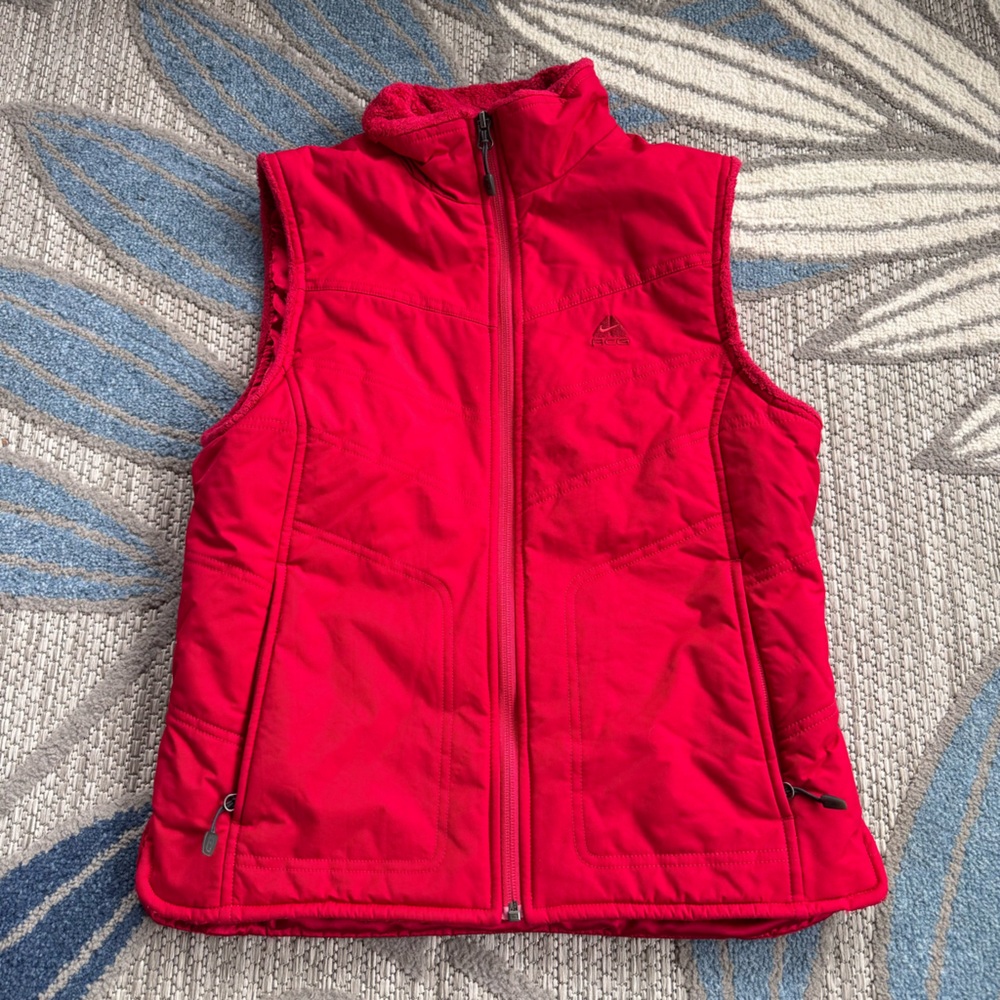 Vintage Y2K Nike Women’s ACG‎ Vest Silk Lined Size Medium Red Gorpcore